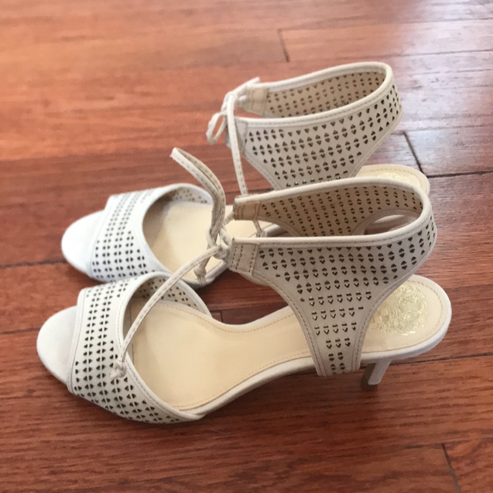 Tan heels - Picture 2 of 4